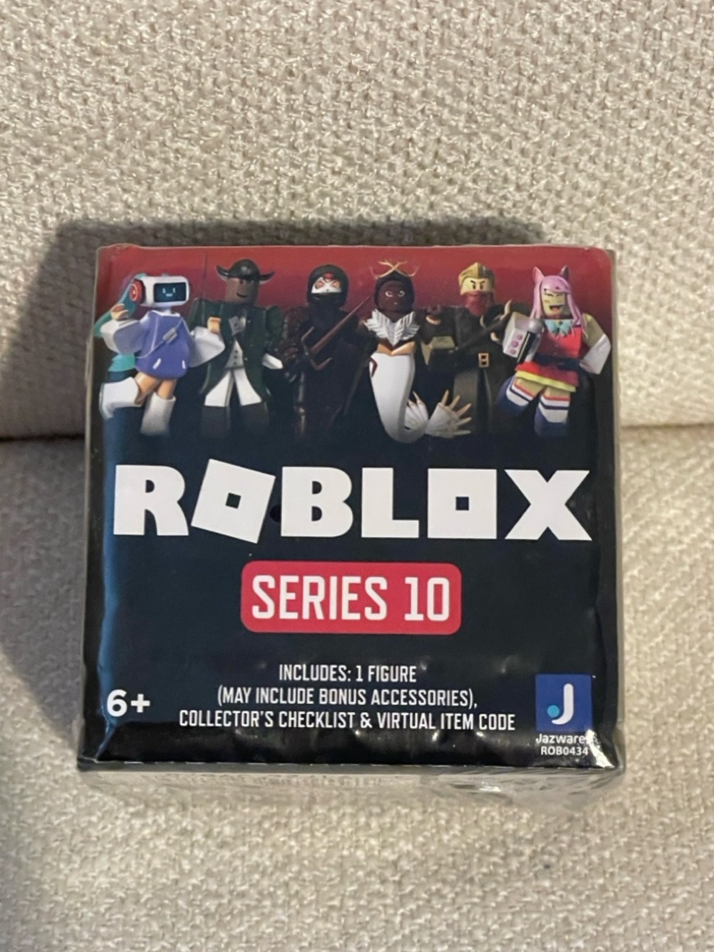Roblox Series 10 Mystery Figure - Black & Red Packaging